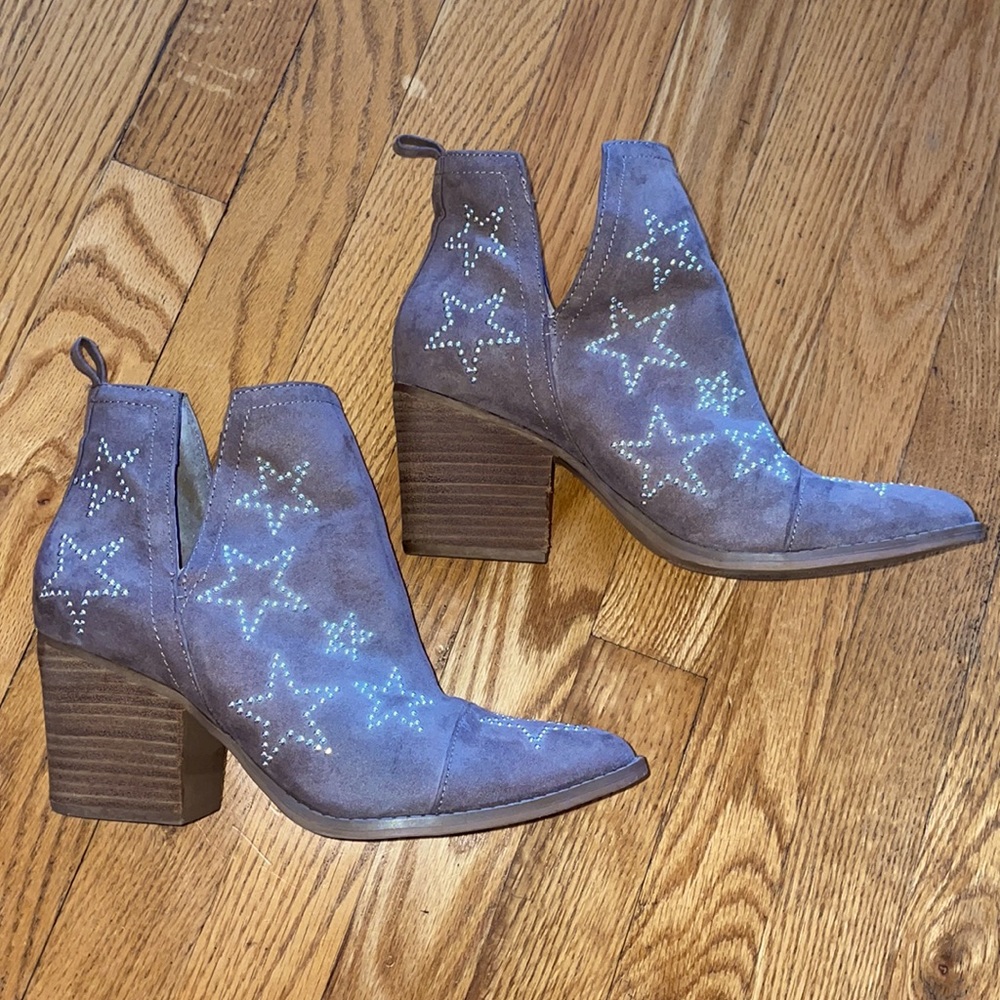 Suede star-studded boots
